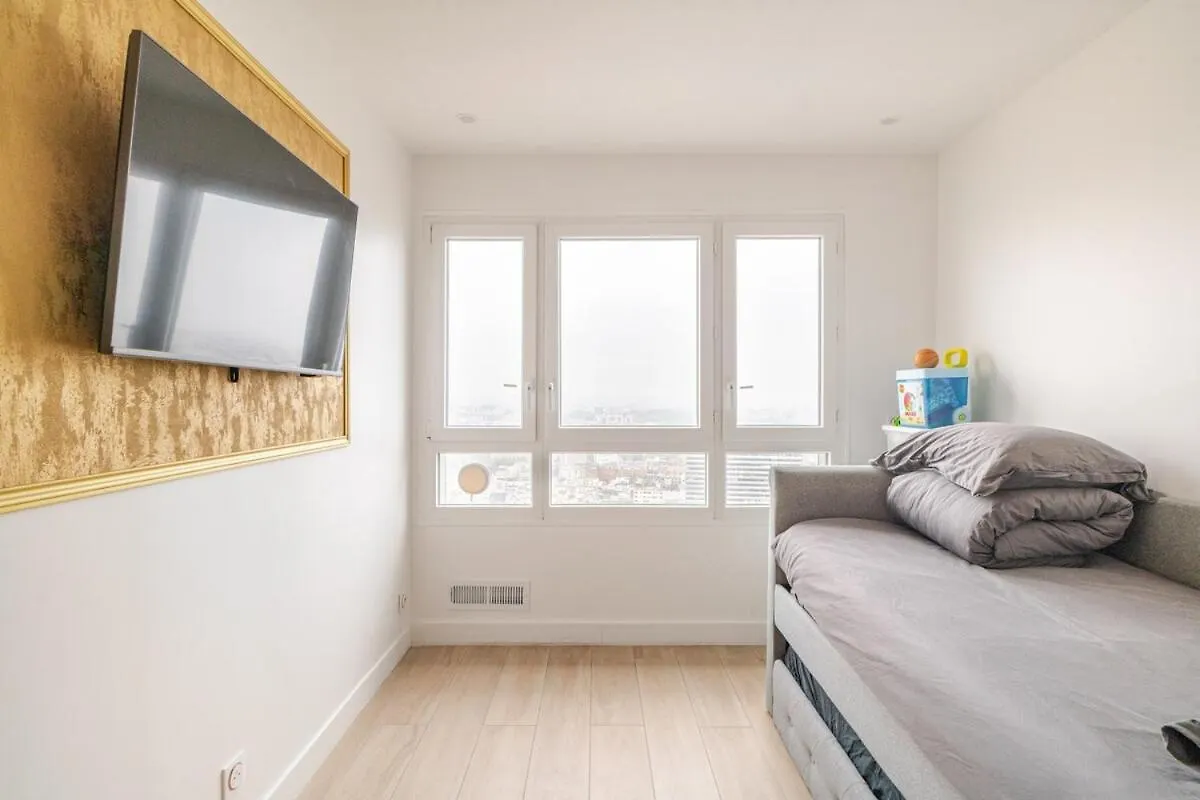 Nice Apartment With Amazing View Of Paris Plus Parking