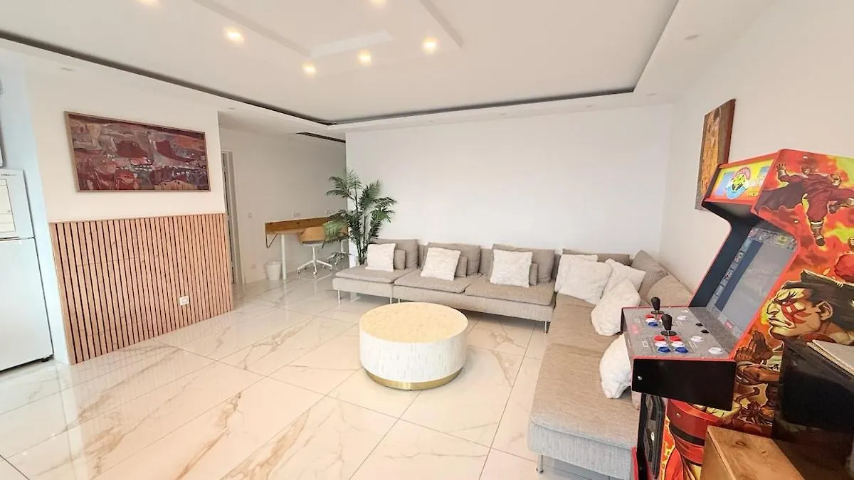 Nice Apartment With Amazing View Of Paris Plus Parking