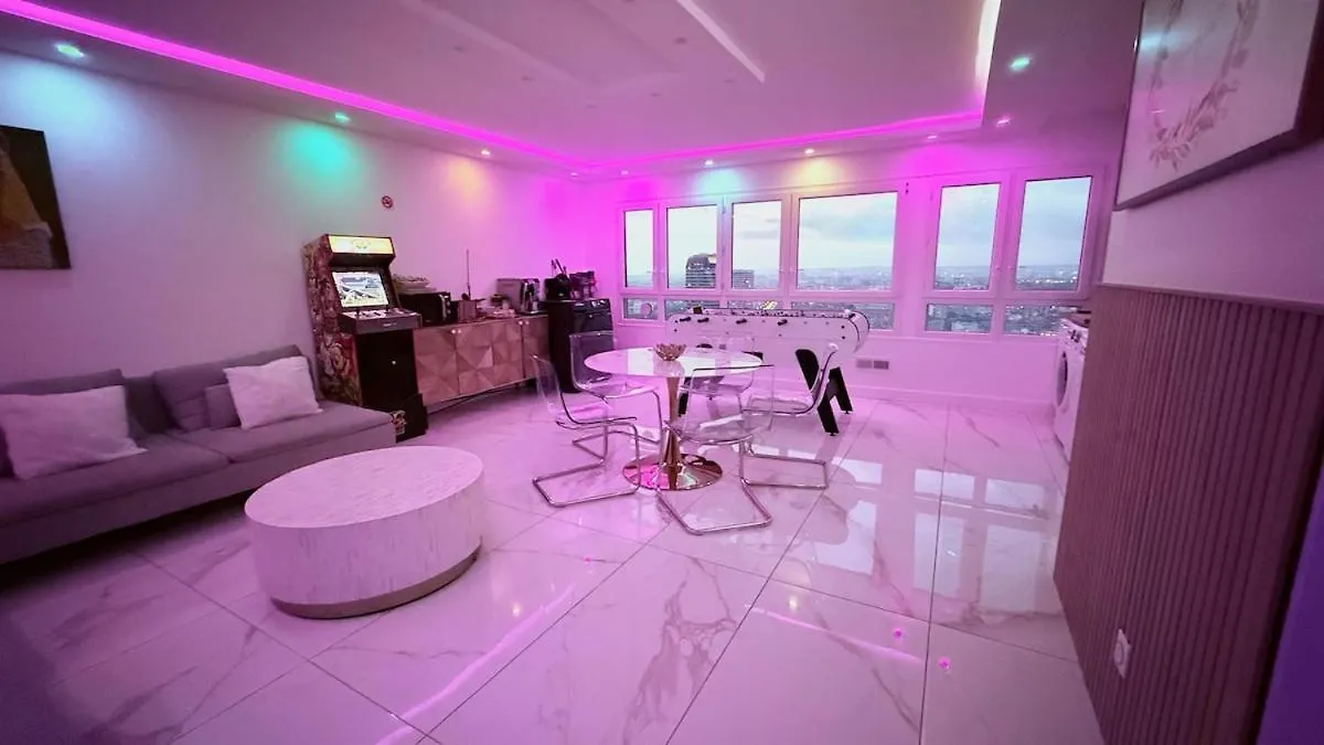 Nice Apartment With Amazing View Of Paris Plus Parking