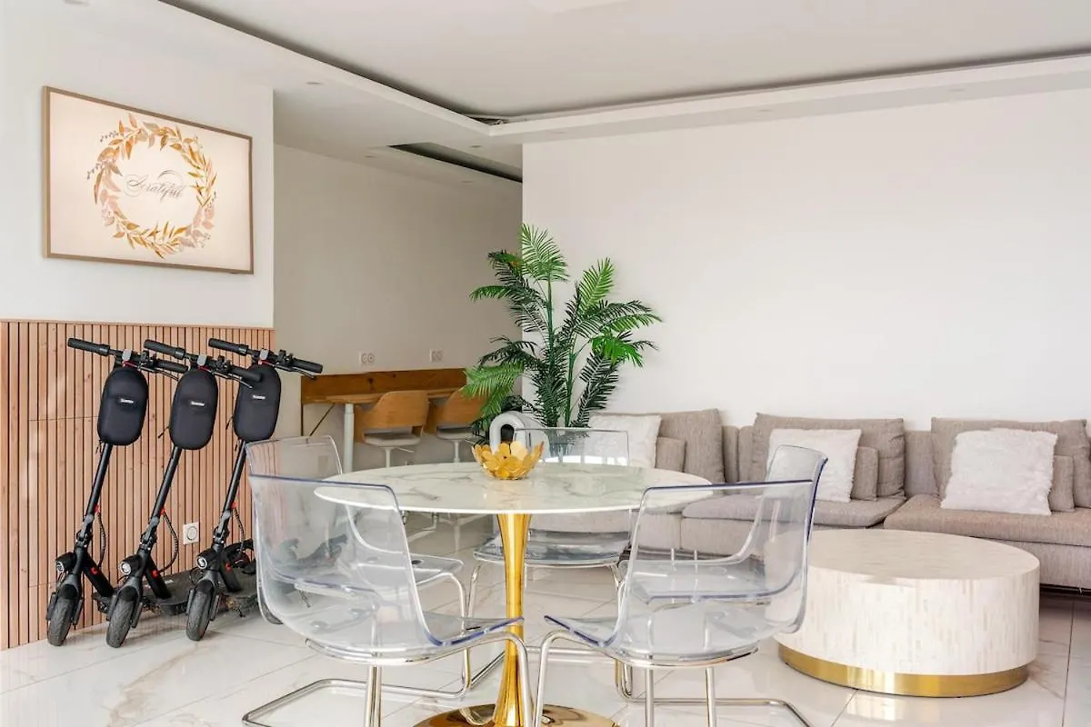 Nice Apartment With Amazing View Of Paris Plus Parking 0*,  Frankreich