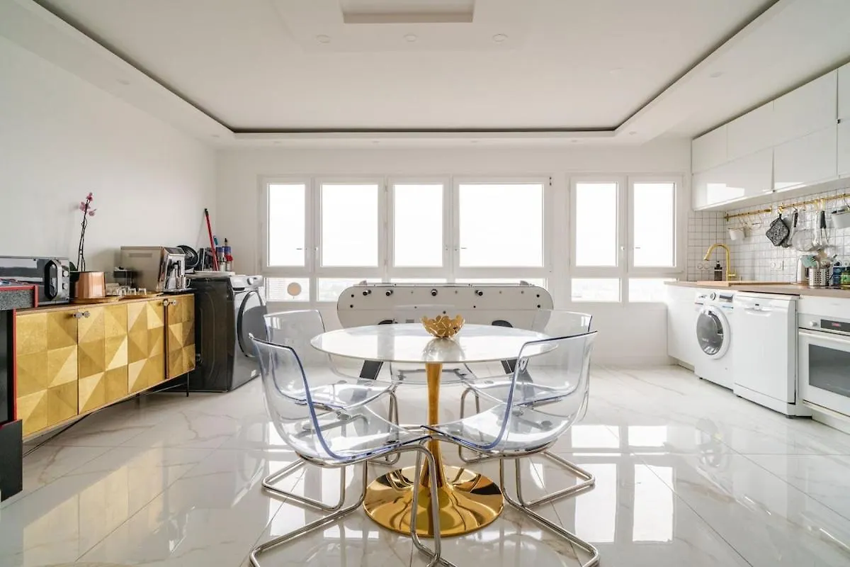 Nice Apartment With Amazing View Of Paris Plus Parking