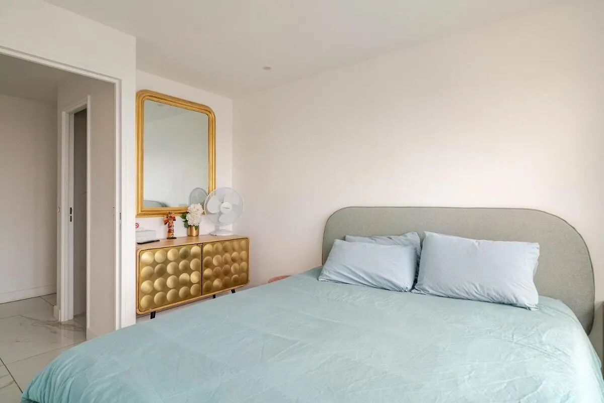 Nice Apartment With Amazing View Of Paris Plus Parking